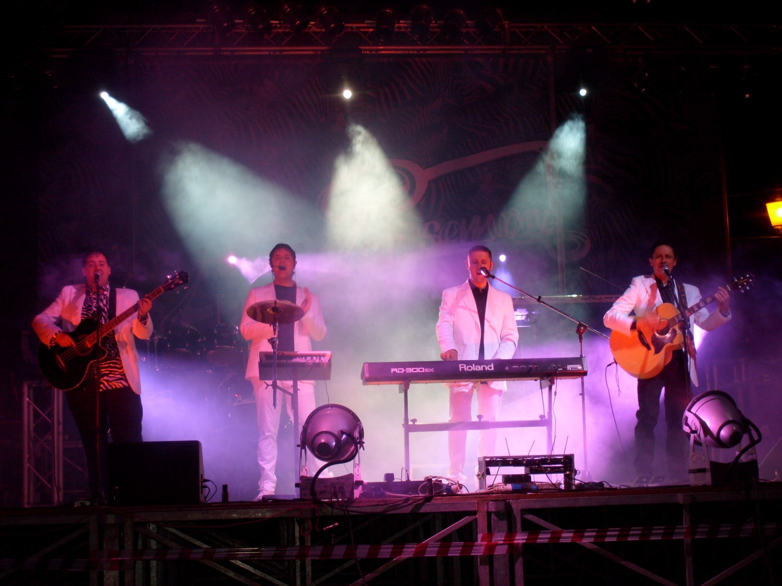 Scenografia zebrata – Amici Per Sempre live Viterbo